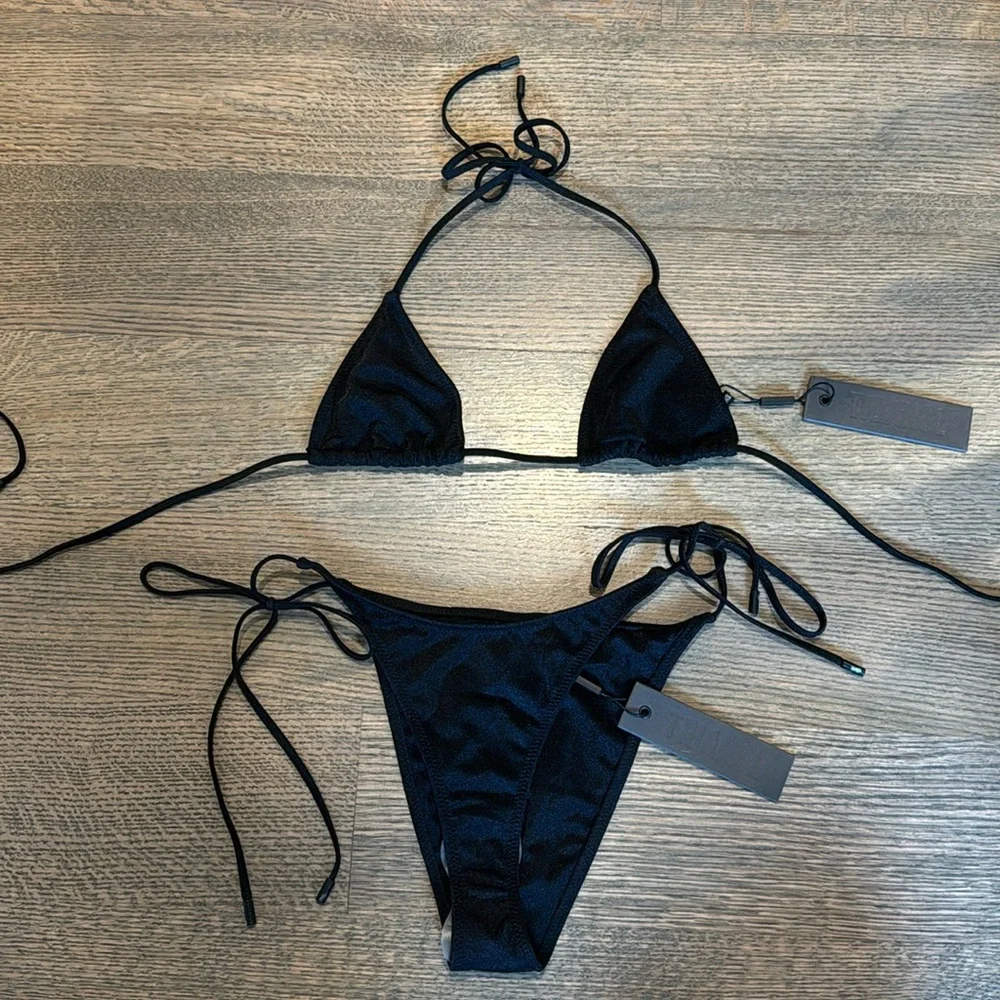 Triangl Black Bikini - Picture 1 of 3